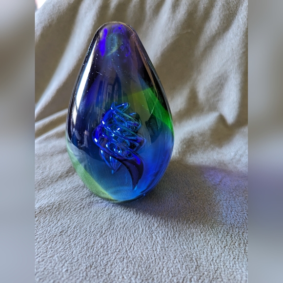 Art Glass Helix Blue and Green Swirls Egg Shaped 4.5" Paperweight - Picture 2 of 8